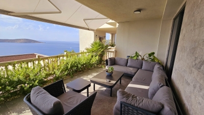 Bodrum Gümüşlükte Satılık Güvenlikli Denize Sıfır Sitede Manzaralı Daire