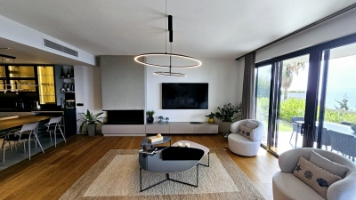 Bodrum Gümüşlükte Satılık Güvenlikli Denize Sıfır Sitede Manzaralı Daire