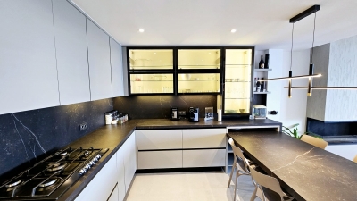 Bodrum Gümüşlükte Satılık Güvenlikli Denize Sıfır Sitede Manzaralı Daire