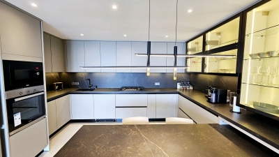 Bodrum Gümüşlükte Satılık Güvenlikli Denize Sıfır Sitede Manzaralı Daire