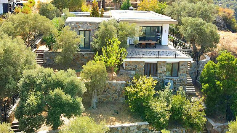 Bodrum Yalıkavakta Satılık 1.270 m2 Arsa içinde Tam Müstakil Villa