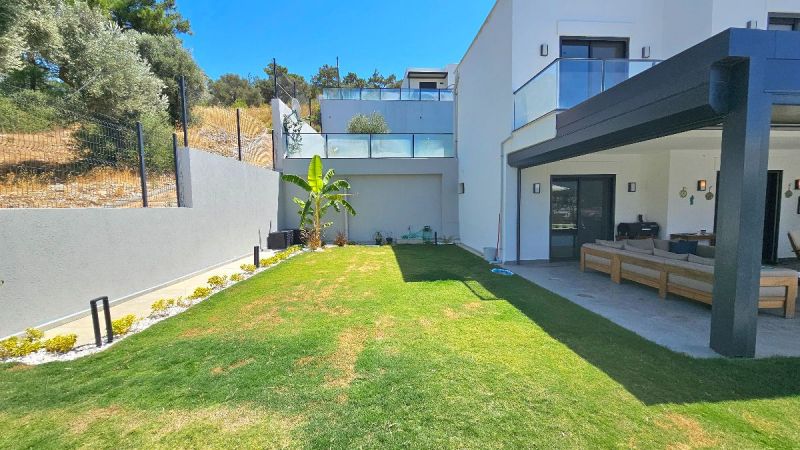 Bodrum Yalıçiftlikte Satılık 675 m2 Arsa içinde Tam Müstakil Villa