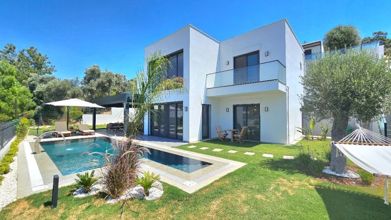 Bodrum Yalıçiftlikte Satılık 675 m2 Arsa içinde Tam Müstakil Villa