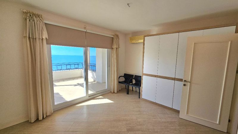 Bodrum Yalıkavakta Satılık Denize Sıfır Özel Plajlı Sitede Deniz Manzaralı Daire