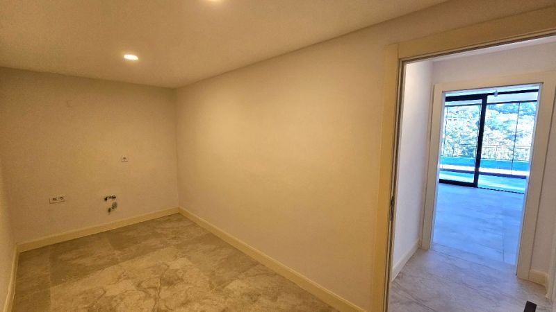 Bodrum Yalıçiftlikte Satılık Güvenlikli Sitede Ormanın içinde Özel Havuzlu Geniş Bahçeli 4+1 Sıfır Villa