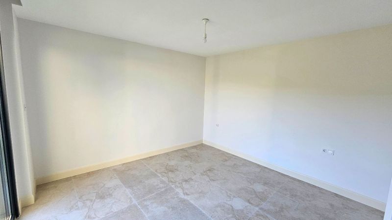 Bodrum Yalıçiftlikte Satılık Güvenlikli Sitede Ormanın içinde Özel Havuzlu Geniş Bahçeli 4+1 Sıfır Villa