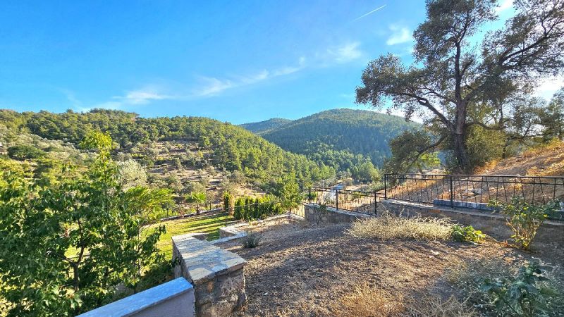 Bodrum Yalıçiftlikte Satılık Güvenlikli Sitede Ormanın içinde Özel Havuzlu Geniş Bahçeli 4+1 Sıfır Villa