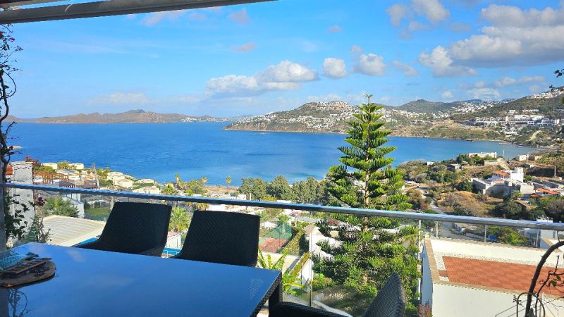 Bodrum Gümüşlükte Satılık Havuzlu Sitede Deniz Manzaralı 2+1 üst Kat Daire