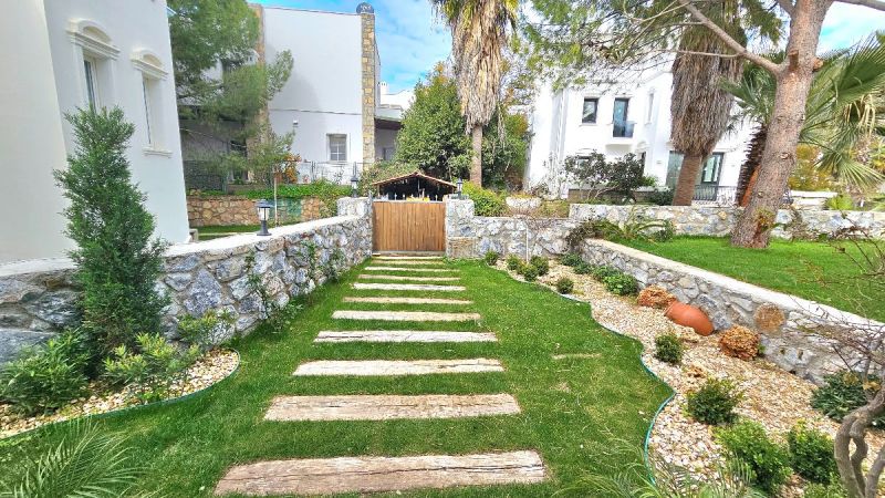 Bodrum Konacıkta Satılık 4+2 Müstakil Bahçeli Manzaralı Villa