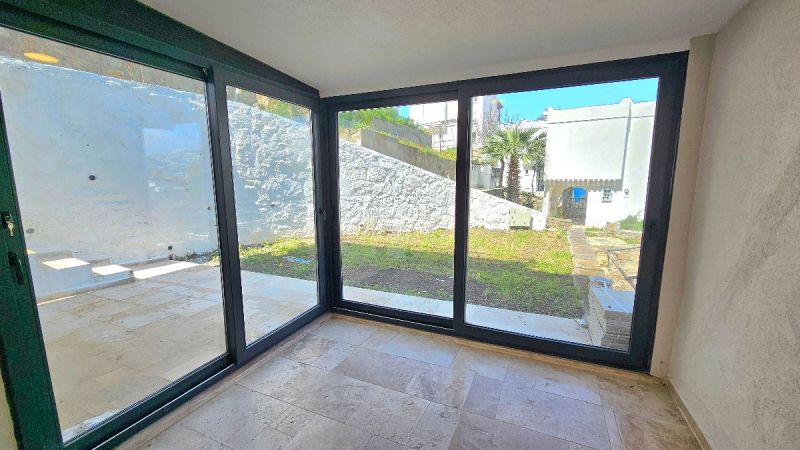 Bodrum Gümüşlükte Satılık Deniz Manzaralı ikiz Tripleks Villa