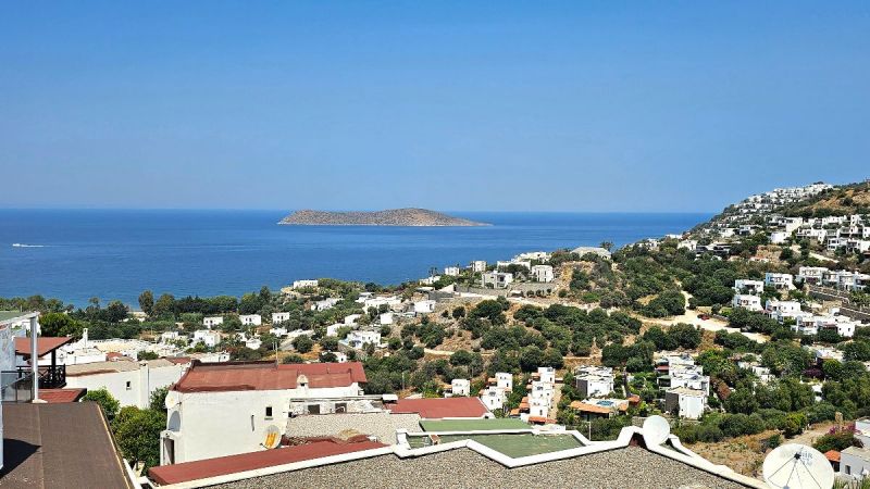 Bodrum Gümüşlükte Satılık Havuzlu Sitede Deniz Manzaralı Yenilenmiş 3+1 Müstakil villa