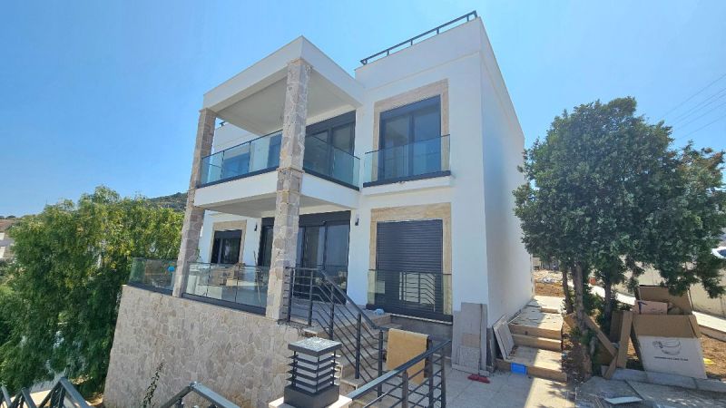 Bodrum Gümüşlükte Satılık Havuzlu Sitede 4+2 Müstakil Villa