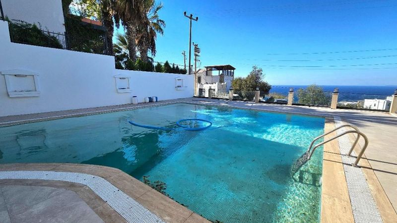 Bodrum Gümüşlükte Satılık Havuzlu Sitede 4+2 Müstakil Villa