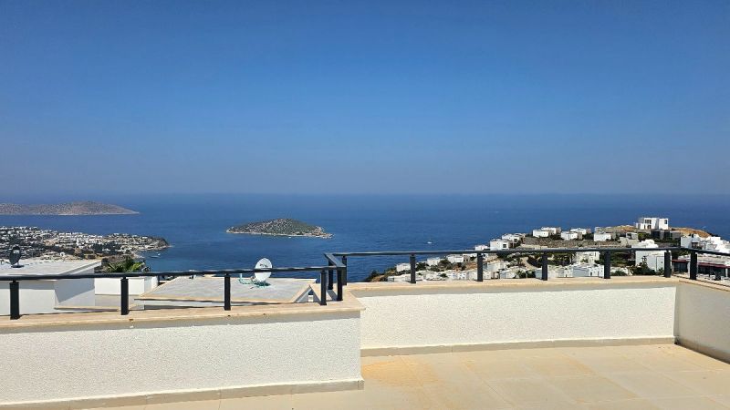 Bodrum Gümüşlükte Satılık Havuzlu Sitede Deniz Manzaralı 2+1 Daire