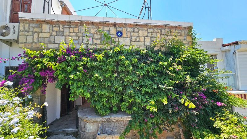 Bodrum Gümüşlük'te Satılık Özel Plajlı Sitede Deniz Manzaralı Bahçeli 2+1 ikiz Dubleks