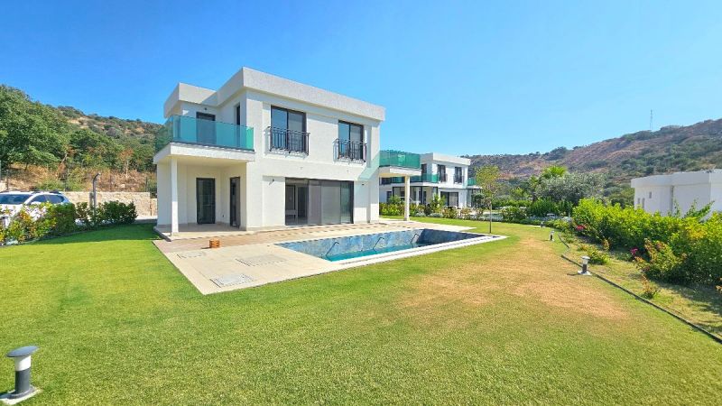 Bodrum Küçükbükte Satılık Özel Havuzlu Geniş Bahçeli Yeni Yapılmış 4+1 Sıfır Villa