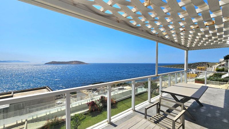 Bodrum Gümüşlükte Satılık Özel Plajlı Sitede 4+1 Deniz Manzaralı Daire