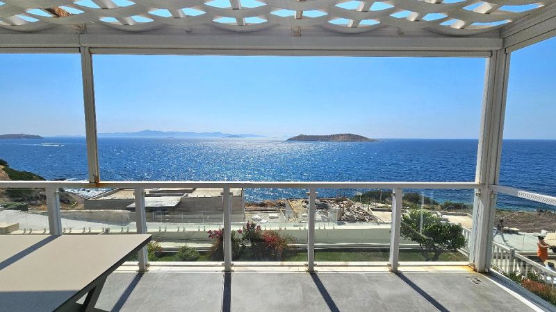 Bodrum Gümüşlükte Satılık Özel Plajlı Sitede 4+1 Deniz Manzaralı Daire