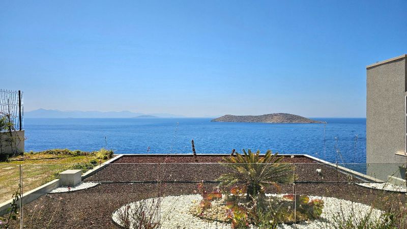Bodrum Gümüşlükte Satılık Özel Plajlı Sitede Bahçeli Deniz Manzaralı 4+1 Daire
