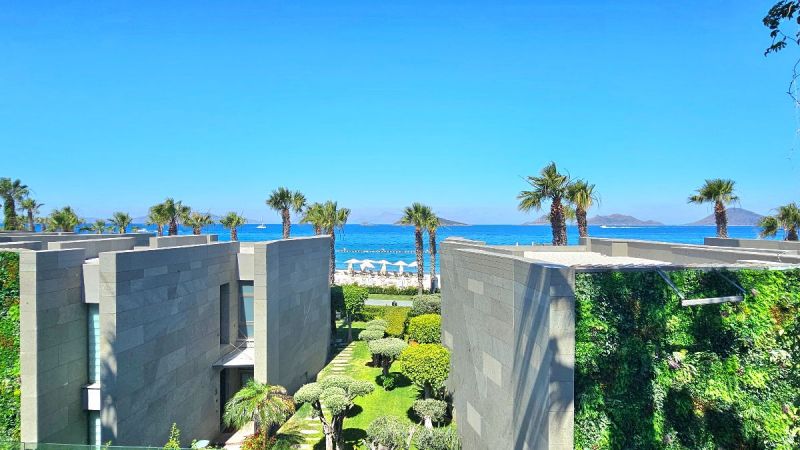 Bodrum Turgutreis'te Satılık Denize Sıfır özel Kum Plajlı Sitede Bahçeli Manzaralı 3+1 Dubleks Rezidans