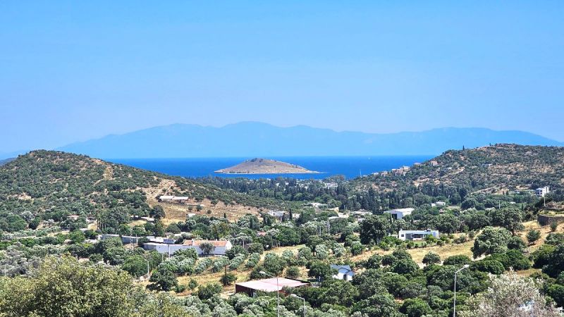 Bodrum Ortakentte Satılık Deniz Şehir ve Doğa Manzaralı Arsa