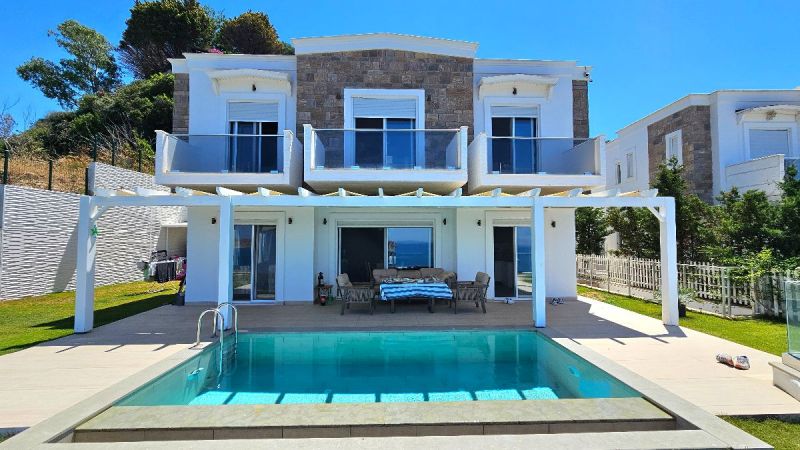 Bodrum Gümüşlükte Satılık Denize Yakın özel Havuzlu 3+1 Deniz Manzaralı Müstakil Villa