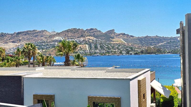 Bodrum Yalıkavakta Satılık Denize Sıfır özel Kum Plajlı Site içinde Eşyalı 4+1 Rezidans Daire