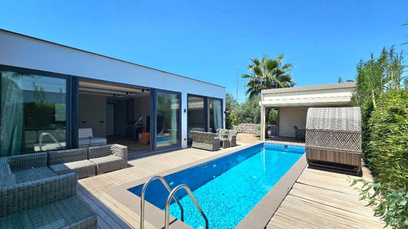 Bodrum Yalıkavakta Satılık Tek Katlı özel Havuzlu Denize 300 metre mesafede 4+1 Eşyalı Villa