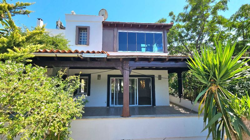 Bodrum Gümüşlükte Satılık Bahçeli Müstakil Merkezi 4+1 Villa