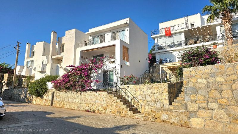Bodrum Kadıkalesinde Satılık özel Plajlı Sitede Deniz Manzaralı 3+2 ikiz tripleks
