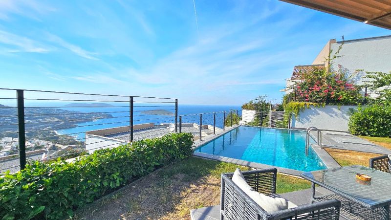 Bodrum Yalıkavakta Satılık özel havuzlu deniz manzaralı geniş bahçeli müstakil villa