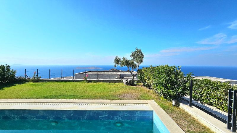 Bodrum Gümüşlükte Satılık Deniz Manzaralı 4+1 Müstakil Havuzlu villa