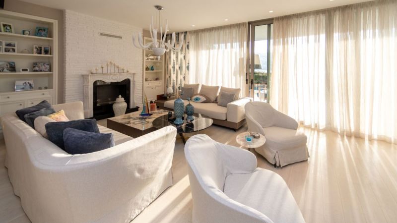 Bodrum Gündoğanda Satılık Denize Sıfır özel Plajlı sitede özel Havuzlu Deniz Manzaralı 5+1 Villa