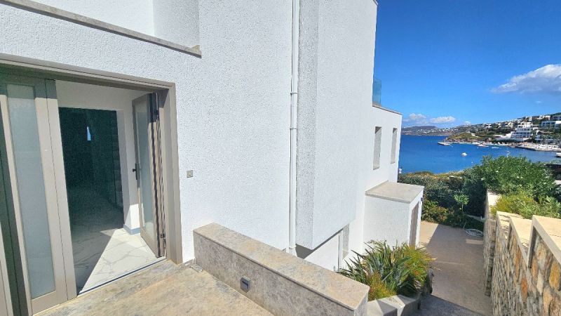 Bodrum Yalıkavakta Satılık Denize Sıfır Villa