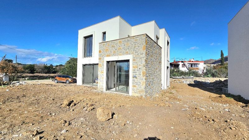 Bodrum Gümüşlükte Satılık özel havuzlu bahçeli 3+1 müstakil sıfır villa