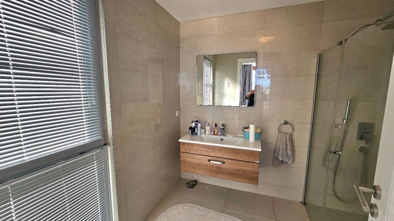 Bodrum Gümüşlükte Satılık Havuzlu sitede deniz manzaralı 3+1 düzayak daire