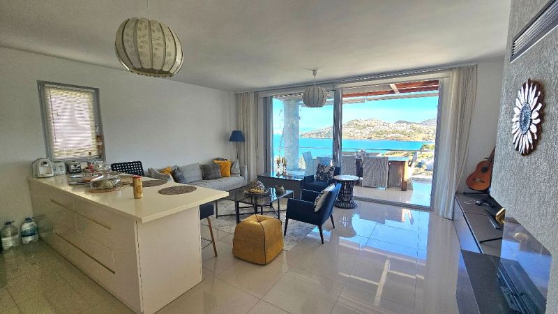 Bodrum Gümüşlükte Satılık Havuzlu sitede deniz manzaralı 3+1 düzayak daire