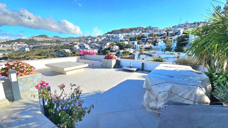 Bodrum Gümüşlükte Satılık Havuzlu sitede deniz manzaralı 3+1 düzayak daire