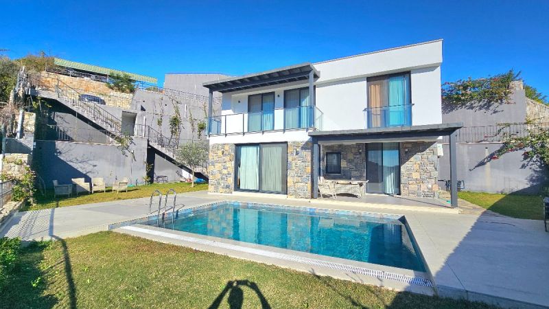 Bodrum Gümüşlükte Satılık özel Havuzlu deniz manzaralı eşyalı 3+1 müstakil villa
