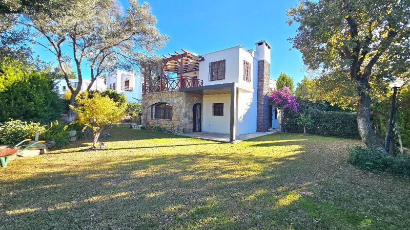 Bodrum Yalıkavak Merkezde Satılık Geniş Bahçeli Merkezi 4+1 Müstakil Villa