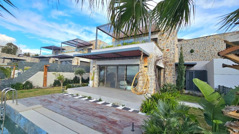 Bodrum Yalıkavakta Satılık Full Eşyalı Özel Havuzlu Deniz Manzaralı 3+1 Müstakil Taş Villa