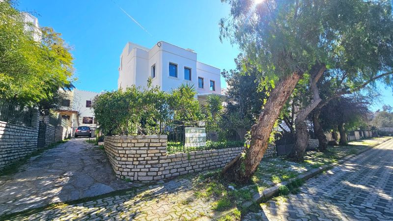 Bodrum Merkezde Satılık Özel Havuzlu Merkezi Müstakil 5+2 Bakımlı Villa
