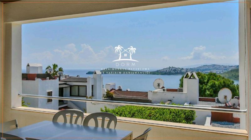 Bodrum Yahşide Satılık Denize Sıfır Kum Plajlı Sitede Deniz Manzaralı 3+2 Dubleks