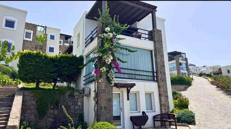 Bodrum Yalıkavakta Satılık Havuzlu Sitede Deniz Manzaralı Merkezi 4+1 Müstakil Villa