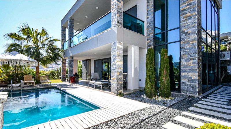 Bodrum Gündoğan'da Satılık özel Havuzlu Bahçeli Özel Dizayn 4+1 Müstakil Villa