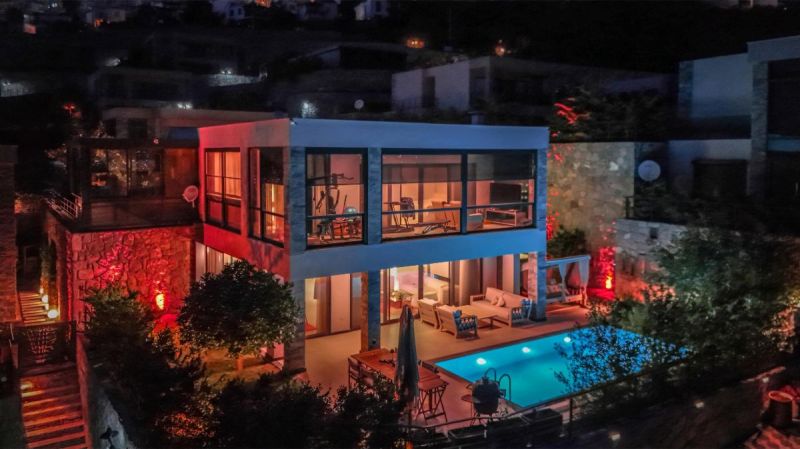 Bodrum Gündoğanda Satılık Özel Havuzlu Bahçeli 4+1 Özel Dizayn Müstakil villa