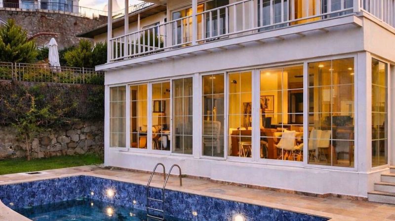 Bodrum Yalıkavakta Satılık Özel Havuzlu Bahçeli 2+1 Müstakil Villa